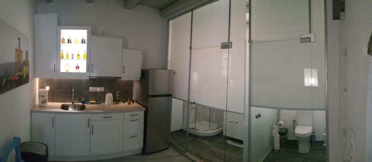 Xenonas Apartment *